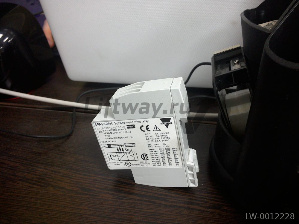 Реле контроля фаз Carlo Gavazzi DPA55CM44