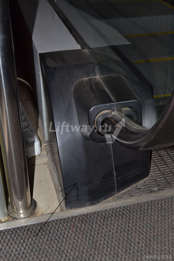 Фронтпанель устья поручня Kone TravelMaster левая внешняя