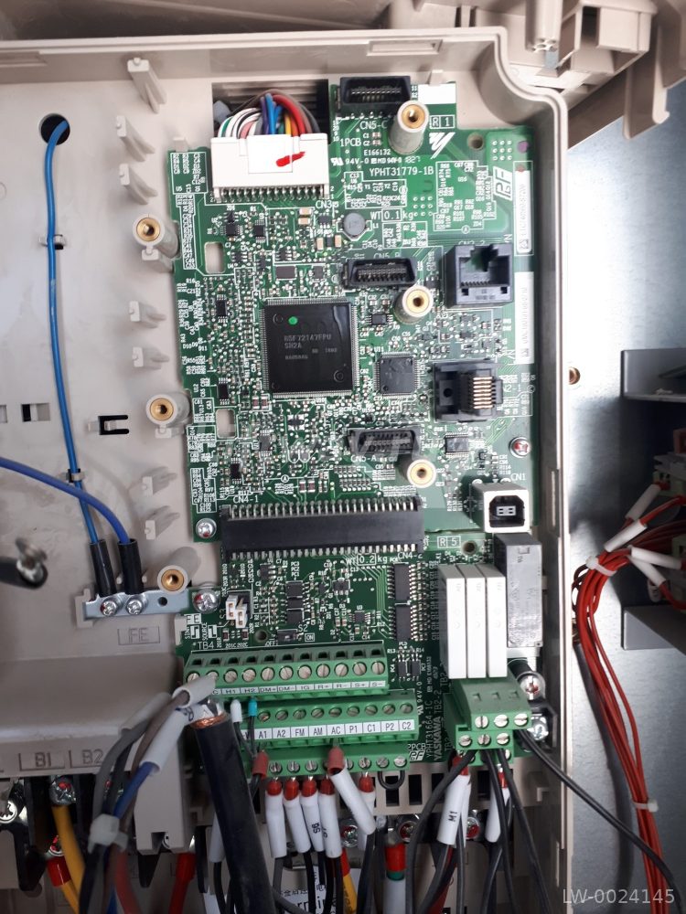 Плата YPHT31779-1B частотного преобразователя YASKAWA L1000A CIMR-LB4A0024FAC 11 кВт