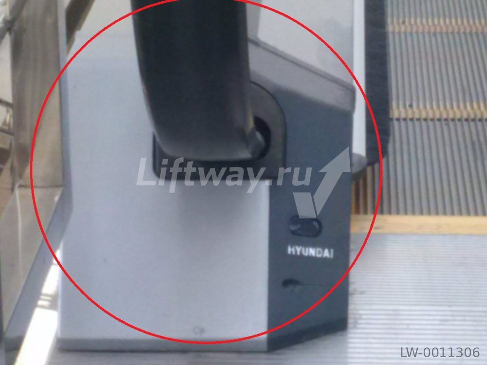 Устье поручня ЛЕВОЕ в сборе с вырезом под индикатор эскалатора Hyundai