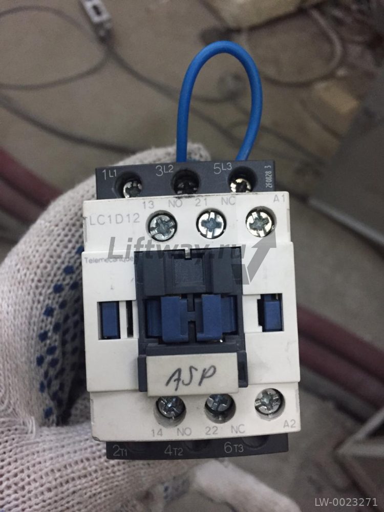 КОНТАКТОР D 3Р,12 A,НО+НЗ,230V 50/60 ГЦ,ЗАЖИМ ПОД ВИНТ,