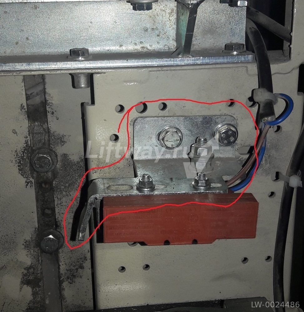 Кронштейн контакта ЛЕВЫЙ HZ K1-2-3 L